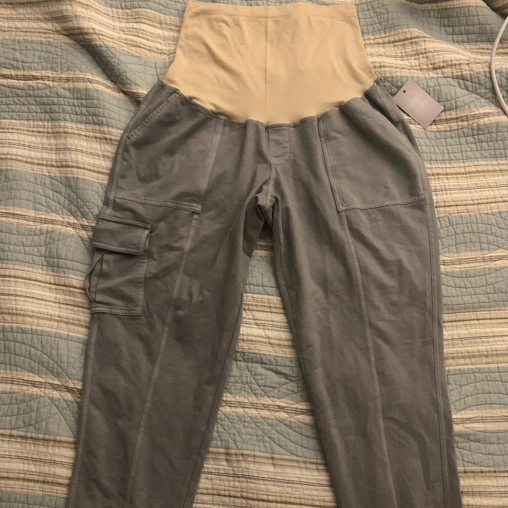 Maternity capris